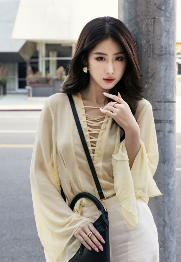 อาภัสรา เลิศประเสริฐ