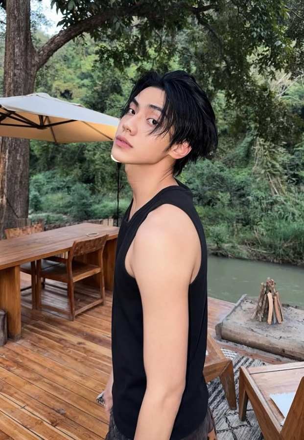 PEEMWASU วสุพล พรพนานุรักษ์ ภาพเดี่ยวลุคสดใส