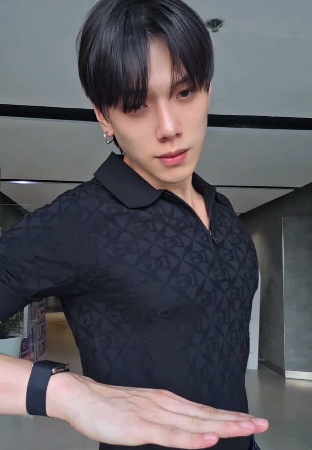 Daou Pittaya ภาพเดี่ยวเสื้อดำ
