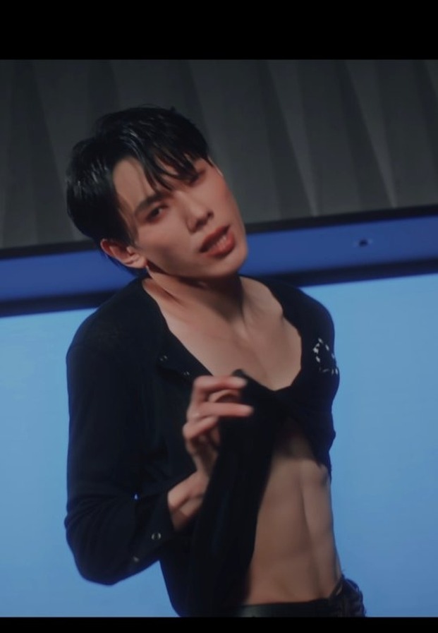 Daou ภาพเดี่ยวแสงน้ำเงิน