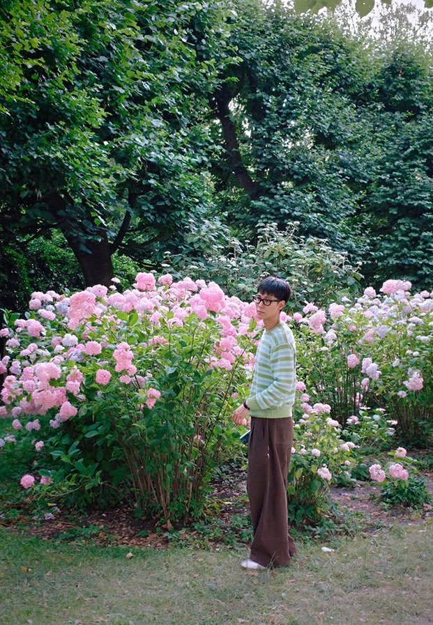 จูเนียร์ ปณชัย ภาพกลางสวนดอกไม้