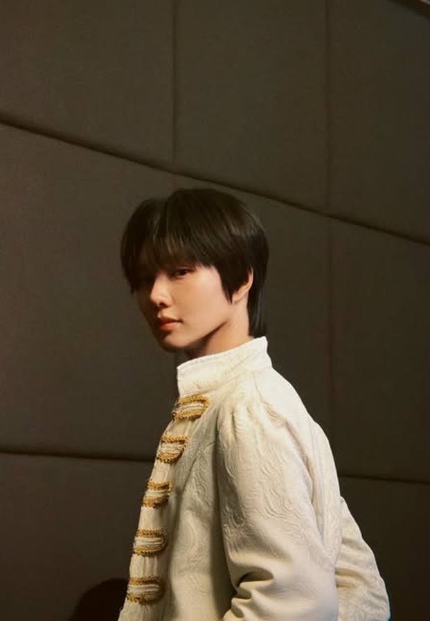 น้ำปิง ภาพเดี่ยวเสื้อครีม